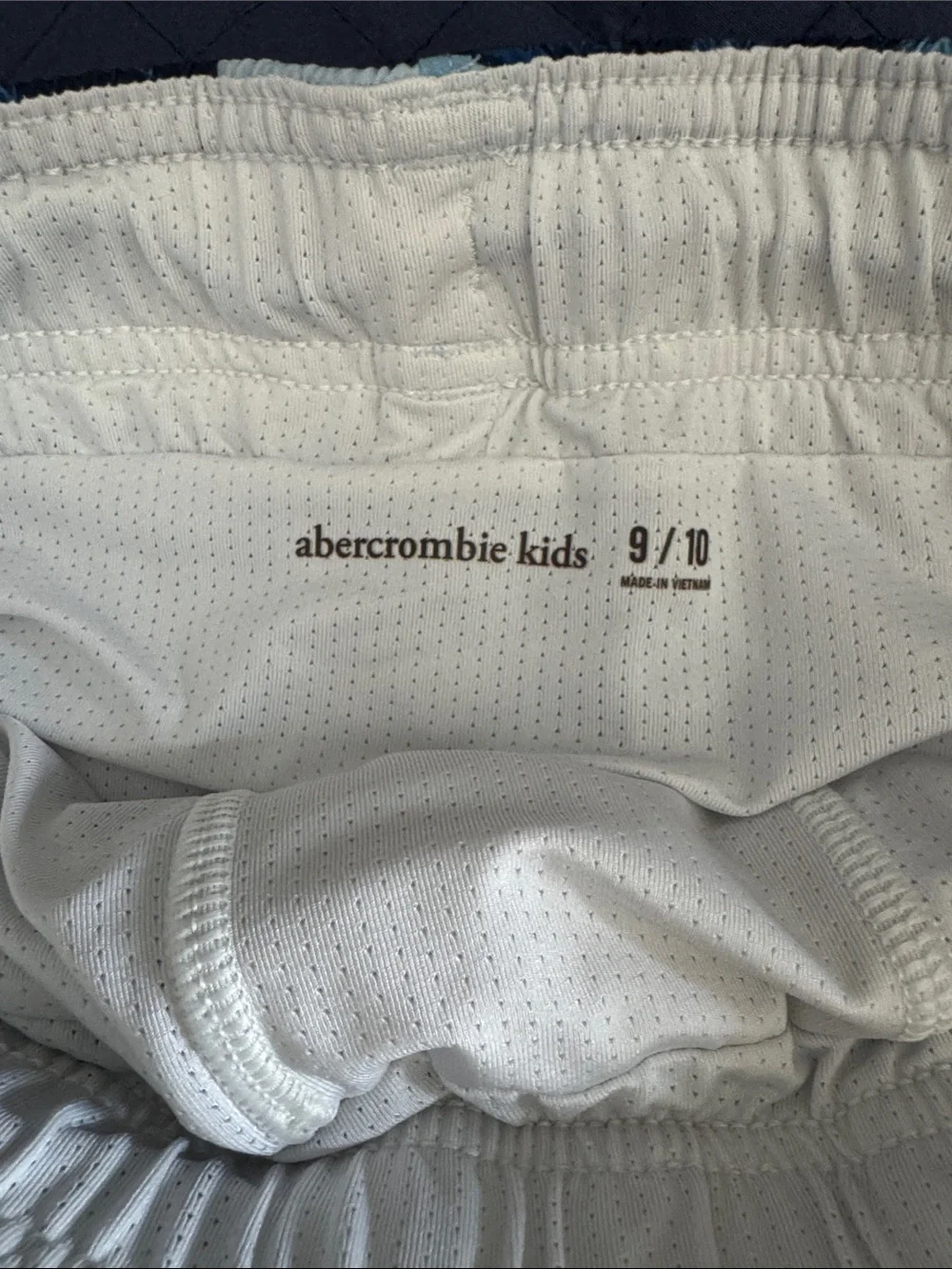 ABERCROMBIE Boys Light Blue with Blue Octopus Print youth 9/10